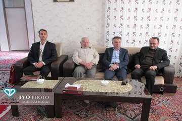 بازدید مدیرکل دامپزشکی خراسان رضوی و رئیس سازمان دامپزشکی کشور از همکار بازنشسته در شهرستان گناباد