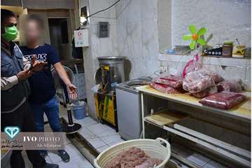 کشف و پلمپ کارگاه غیرمجاز فرآوری گوشت در مشهد  