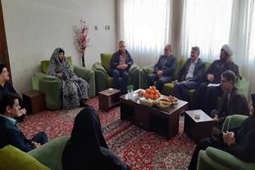 دیدار مدیرکل دامپزشکی خراسان رضوی و جمعی از همکاران با خانواده معظم شهدا