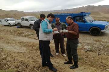 4 آذر ماه؛ عملیات نمونه برداری و بررسی علت سقط جنین دامهای کلات توسط کارشناس اداره کل دامپزشکی و شبک