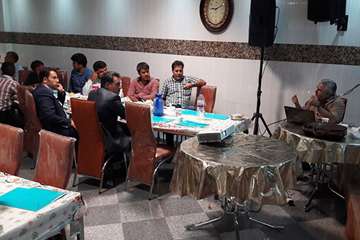 کلاس آموزشی آشنایی با بیماریهای تنفسی طیور برای مرغداران شهرستان نیشابور- مدرس دکتر صدیقی متخصص طیور