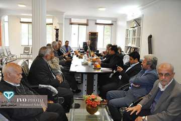 جلسه هم اندیشی مدیرکل دامپزشکی استان با اعضای هیئت مدیره تعاونی گاوداران مشهد، 19 فروردین