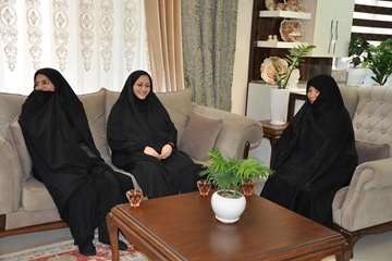 دیدار مدیرکل دامپزشکی خراسان رضوی و جمعی از همکاران با خانواده معظم شهدا