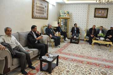 دیدار مدیرکل دامپزشکی خراسان رضوی و جمعی از همکاران با خانواده معظم شهدا