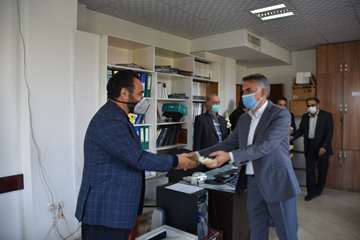 دیدو بازدید مدیرکل و معاونین اداره کل دامپزشکی خراسان رضوی با همکاران و اهدای گل بمناسبت 14 مهر