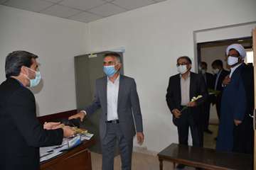 دیدو بازدید مدیرکل و معاونین اداره کل دامپزشکی خراسان رضوی با همکاران و اهدای گل بمناسبت 14 مهر