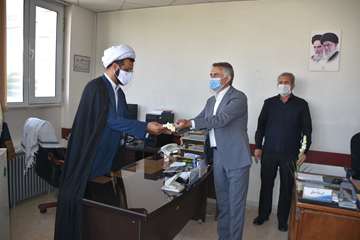 دیدو بازدید مدیرکل و معاونین اداره کل دامپزشکی خراسان رضوی با همکاران و اهدای گل بمناسبت 14 مهر