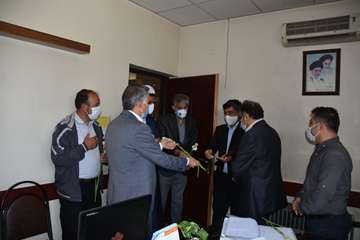 دیدو بازدید مدیرکل و معاونین اداره کل دامپزشکی خراسان رضوی با همکاران و اهدای گل بمناسبت 14 مهر