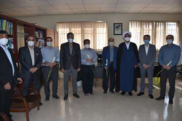 دیدو بازدید مدیرکل و معاونین اداره کل دامپزشکی خراسان رضوی با همکاران و اهدای گل بمناسبت 14 مهر