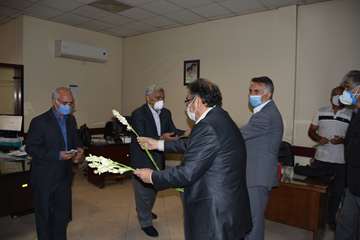 دیدو بازدید مدیرکل و معاونین اداره کل دامپزشکی خراسان رضوی با همکاران و اهدای گل بمناسبت 14 مهر