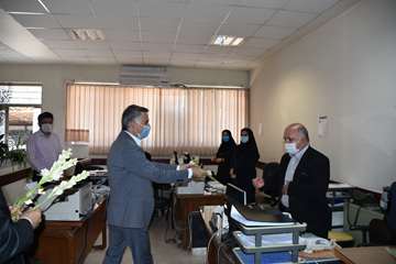 دیدو بازدید مدیرکل و معاونین اداره کل دامپزشکی خراسان رضوی با همکاران و اهدای گل بمناسبت 14 مهر