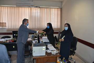 دیدو بازدید مدیرکل و معاونین اداره کل دامپزشکی خراسان رضوی با همکاران و اهدای گل بمناسبت 14 مهر