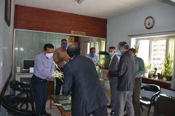 دیدو بازدید مدیرکل و معاونین اداره کل دامپزشکی خراسان رضوی با همکاران و اهدای گل بمناسبت 14 مهر