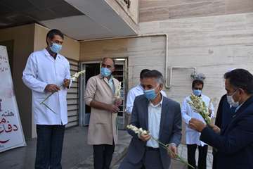 دیدو بازدید مدیرکل و معاونین اداره کل دامپزشکی خراسان رضوی با همکاران و اهدای گل بمناسبت 14 مهر
