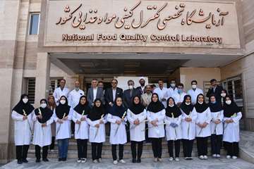 دیدو بازدید مدیرکل و معاونین اداره کل دامپزشکی خراسان رضوی با همکاران و اهدای گل بمناسبت 14 مهر