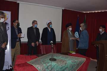 اهدای لوح تقدیر به جهت کسب رتبه دوم درتولید کلیپ دو دقیقه ای فعالیتهای دامپزشکی  به همکار روابط عموم