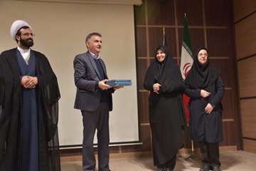 حضور مدیرکل محترم امور بانوان استانداری خراسان رضوی در مراسم تجلیل از چهره ماندگار دامپزشکی استان