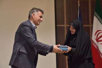 حضور مدیرکل محترم امور بانوان استانداری خراسان رضوی در مراسم تجلیل از چهره ماندگار دامپزشکی استان