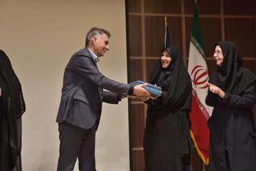 حضور مدیرکل محترم امور بانوان استانداری خراسان رضوی در مراسم تجلیل از چهره ماندگار دامپزشکی استان