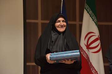 حضور مدیرکل محترم امور بانوان استانداری خراسان رضوی در مراسم تجلیل از چهره ماندگار دامپزشکی استان