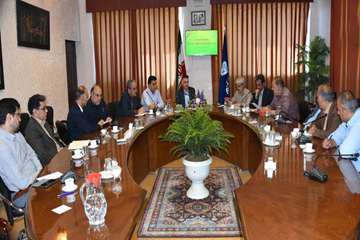 جلسه کمیته پدافند غیرعامل با محوریت بررسی تب کریمه کنگو در اداره کل دامپزشکی خراسان رضوی 