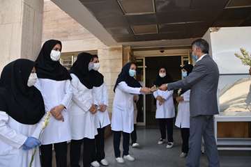 دیدو بازدید مدیرکل و معاونین اداره کل دامپزشکی خراسان رضوی با همکاران و اهدای گل بمناسبت 14 مهر