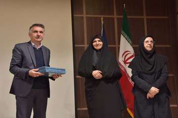 حضور مدیرکل محترم امور بانوان استانداری خراسان رضوی در مراسم تجلیل از چهره ماندگار دامپزشکی استان