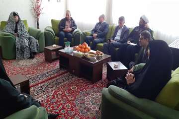 دیدار مدیرکل دامپزشکی خراسان رضوی و جمعی از همکاران با خانواده معظم شهدا