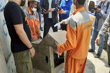 برخورد با مراکز عرضه غیرمجاز طیور در حاشیه شهر مشهد