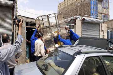 برخورد با مراکز عرضه غیرمجاز طیور در حاشیه شهر مشهد