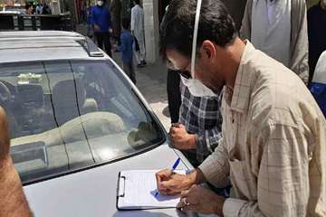 برخورد با مراکز عرضه غیرمجاز طیور در حاشیه شهر مشهد