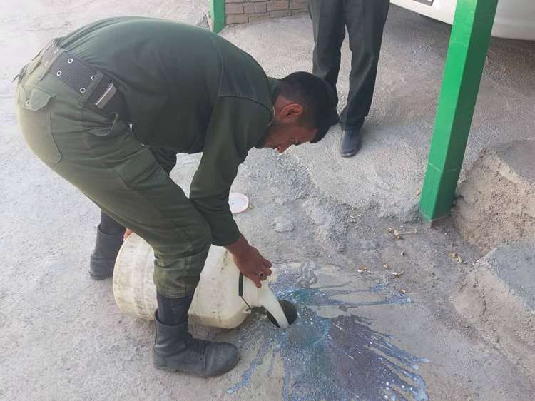 کشف و پلمب مرکز غیرمجاز تولید شیر تقلبی در فیروزه