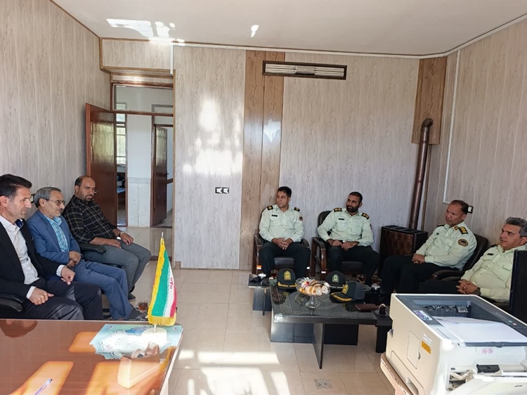 دیدار فرمانده نیروی انتظامی جغتای با رئیس و کارکنان شبکه دامپزشکی شهرستان