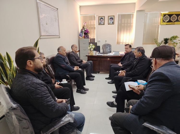 دیدار و گفتگوی مدیرعامل و اعضای هیئت مدیره شرکت تعاونی مرغداران  متشکل گناباد با رئیس شبکه دامپزشکی شهرستان